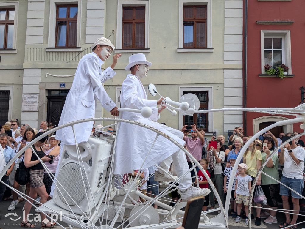 Parada Glinoludów i klimat Święta Ceramiki