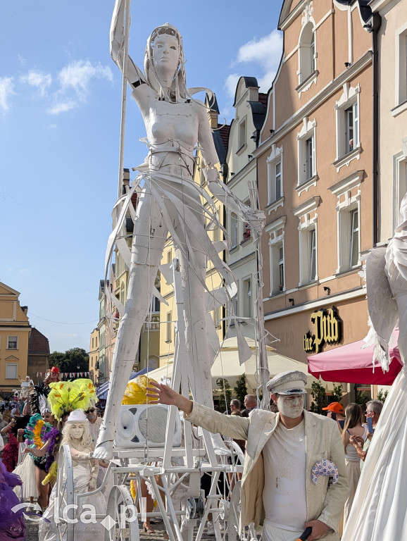 Parada Glinoludów i klimat Święta Ceramiki