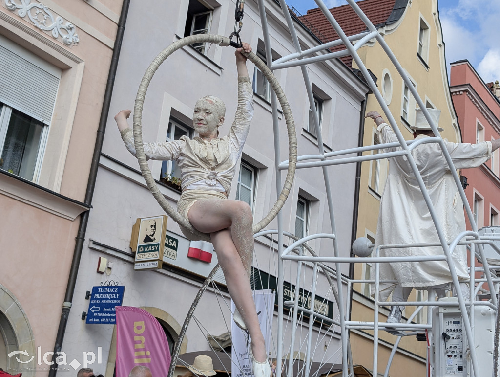 Parada Glinoludów i klimat Święta Ceramiki