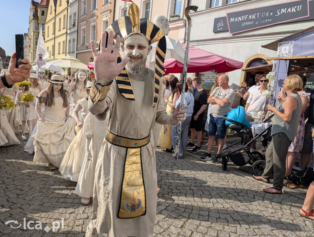 Parada Glinoludów i klimat Święta Ceramiki