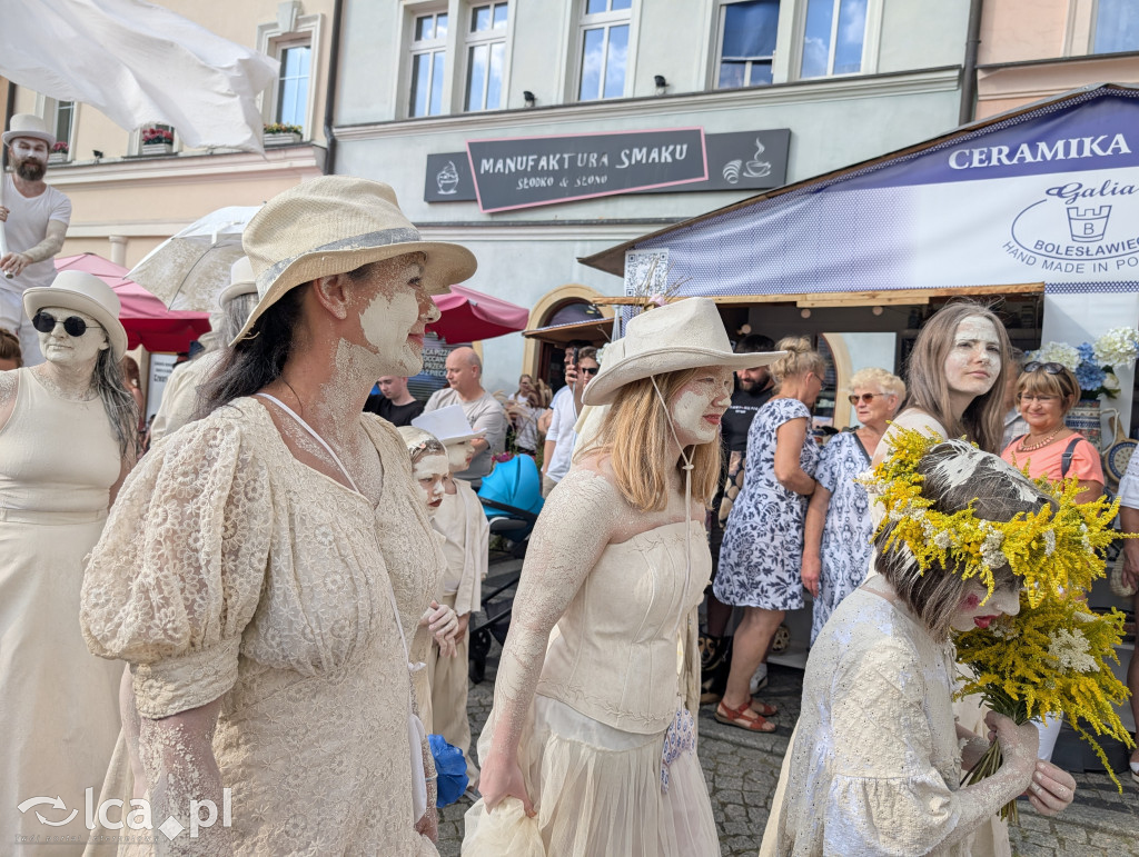 Parada Glinoludów i klimat Święta Ceramiki