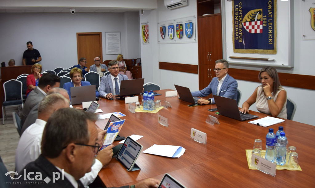 XIV nadzwyczajna sesja Rady Powiatu Legnickiego