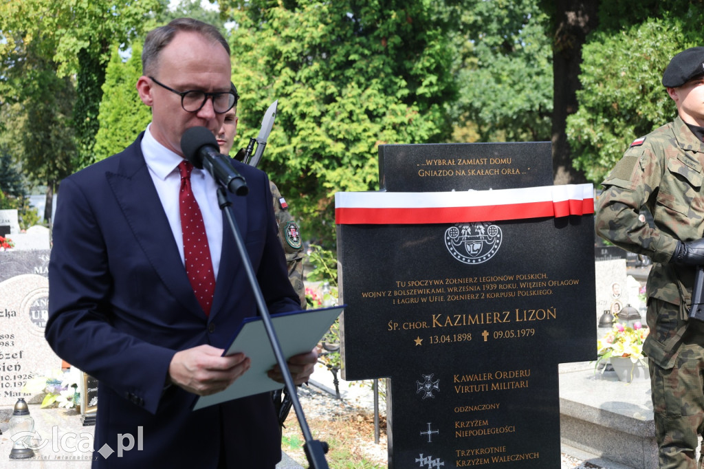 Tabliczka weterana odsłonięta na grobie