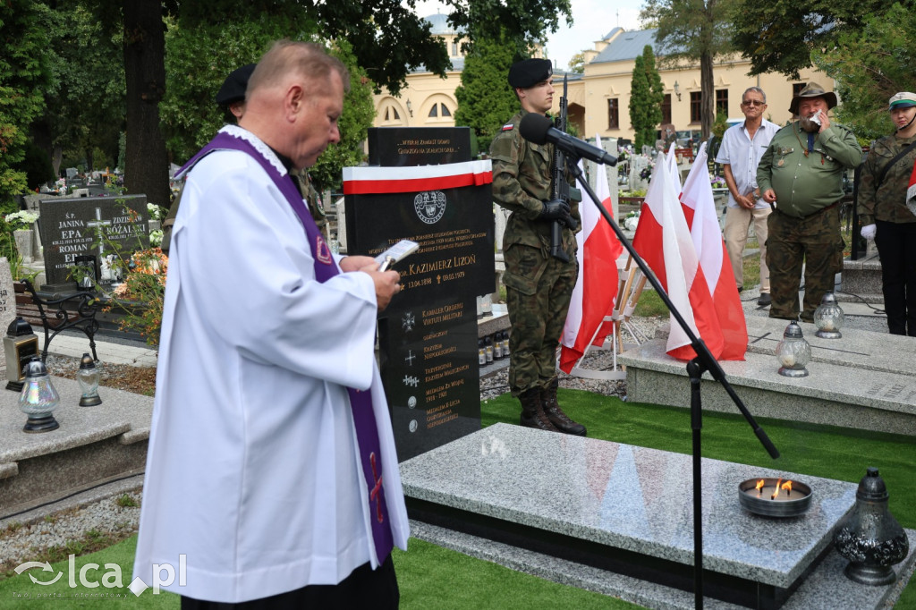 Tabliczka weterana odsłonięta na grobie