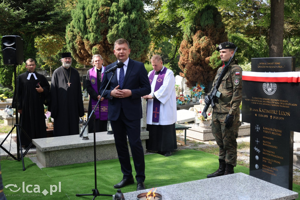 Tabliczka weterana odsłonięta na grobie