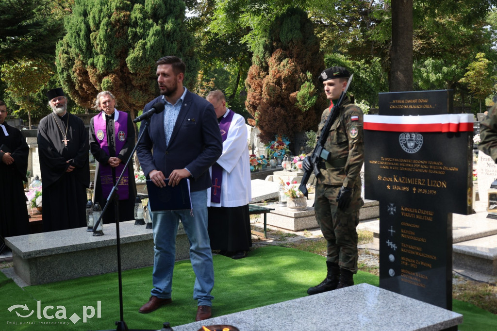 Tabliczka weterana odsłonięta na grobie