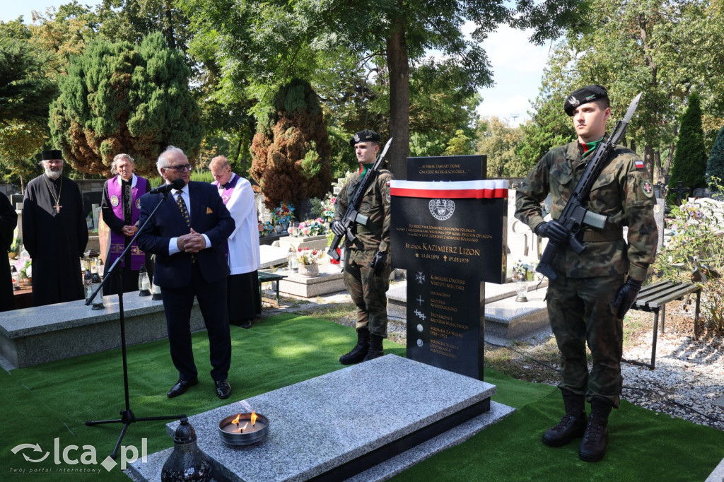 Tabliczka weterana odsłonięta na grobie