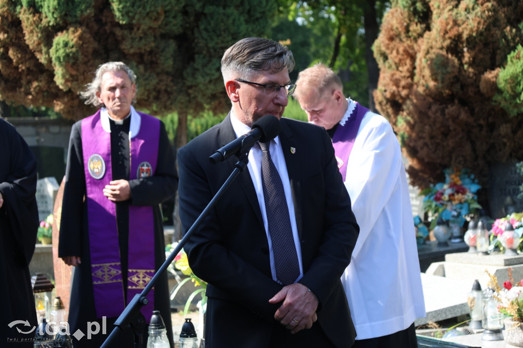 Tabliczka weterana odsłonięta na grobie