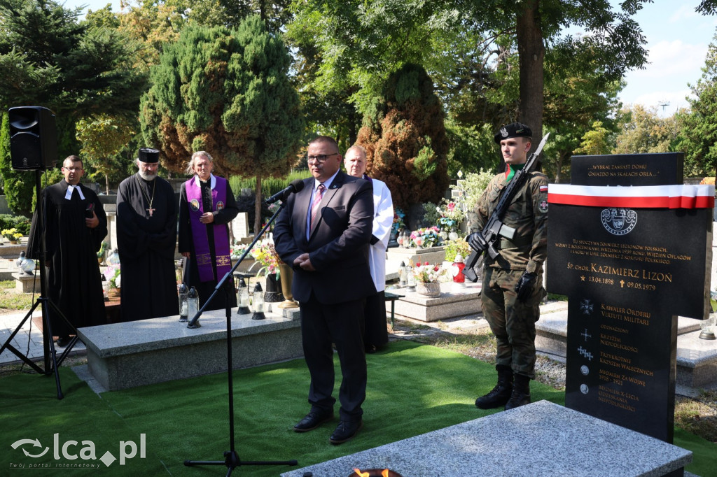 Tabliczka weterana odsłonięta na grobie