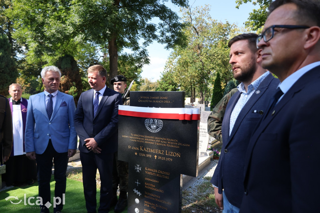 Tabliczka weterana odsłonięta na grobie