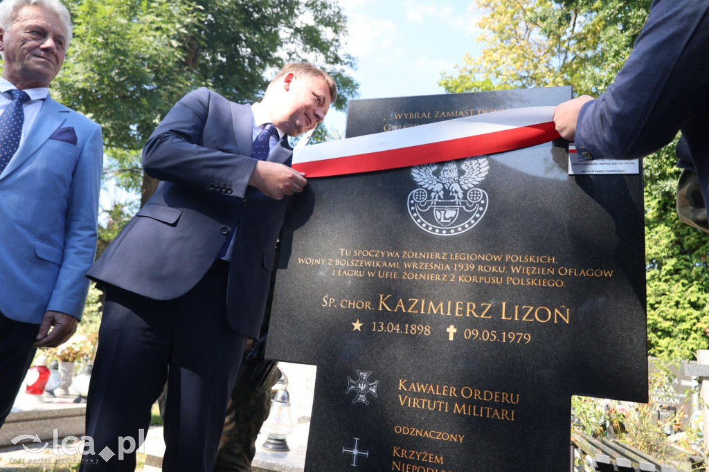 Tabliczka weterana odsłonięta na grobie