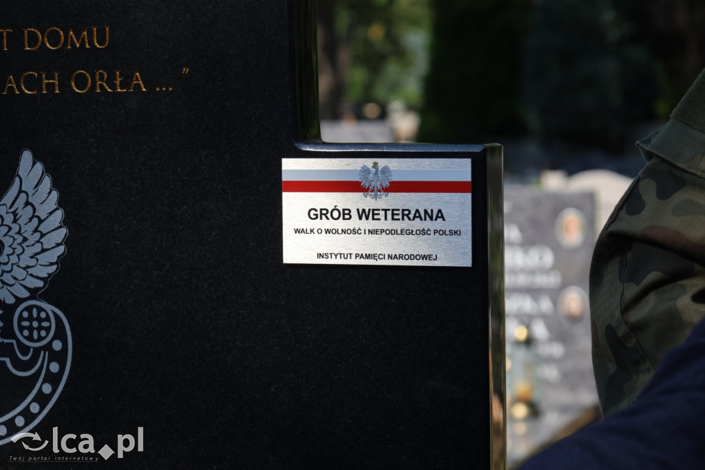 Tabliczka weterana odsłonięta na grobie