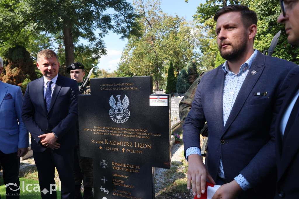 Tabliczka weterana odsłonięta na grobie