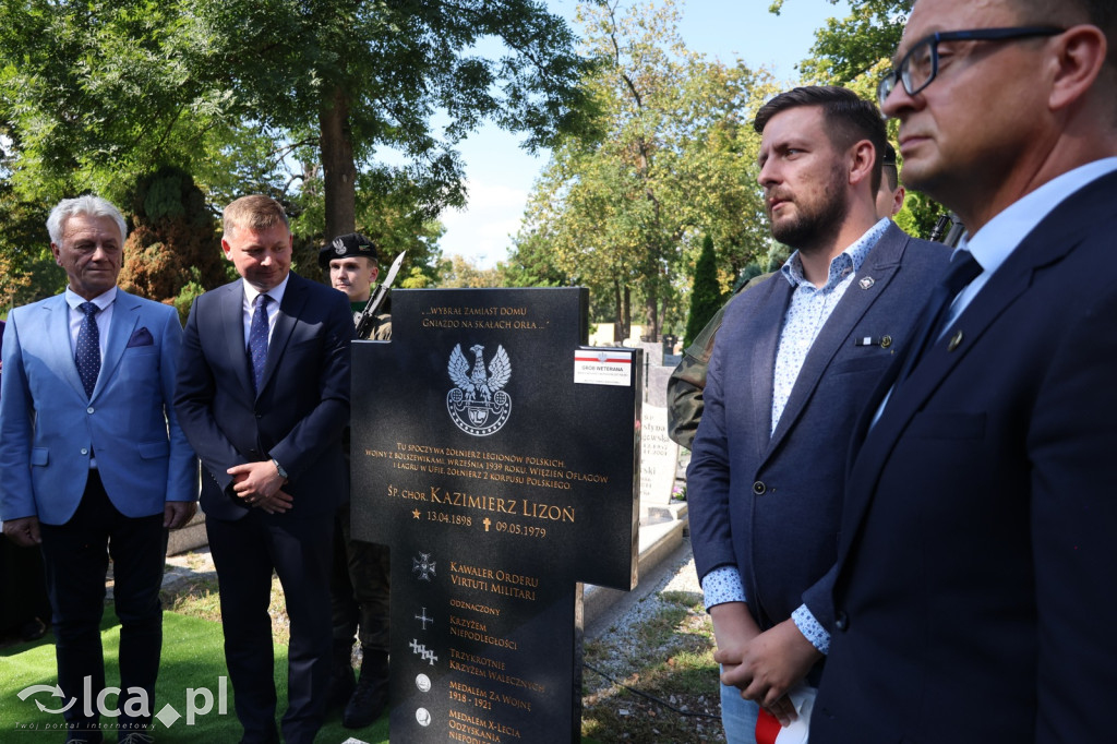 Tabliczka weterana odsłonięta na grobie