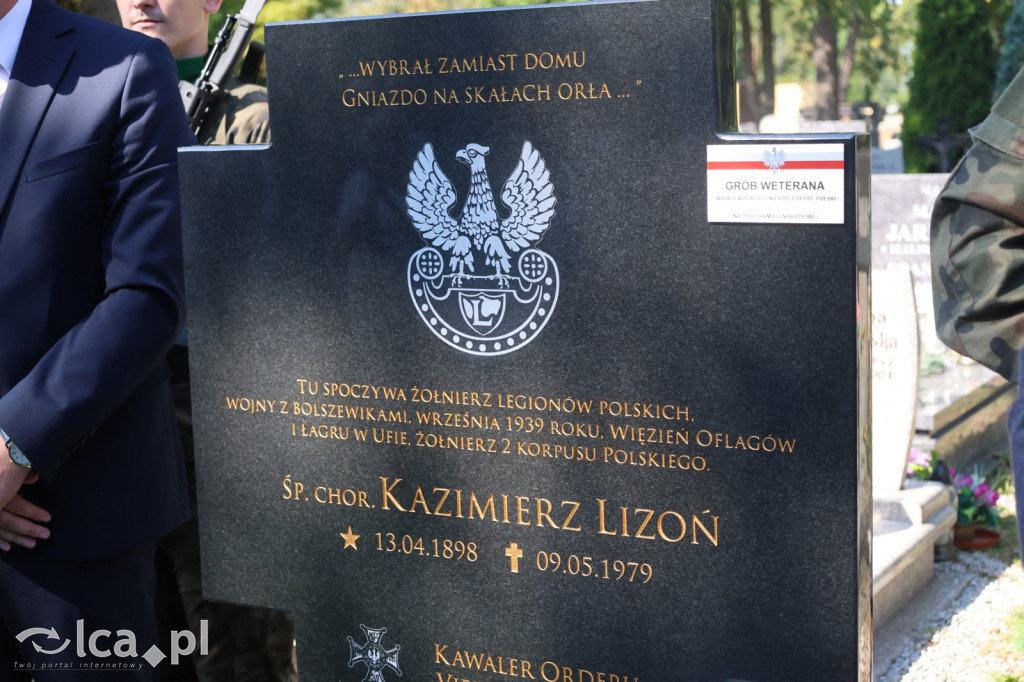 Tabliczka weterana odsłonięta na grobie