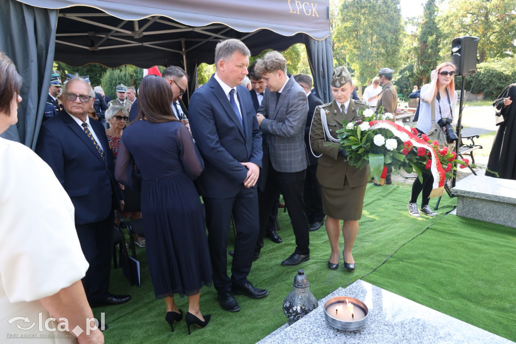 Tabliczka weterana odsłonięta na grobie