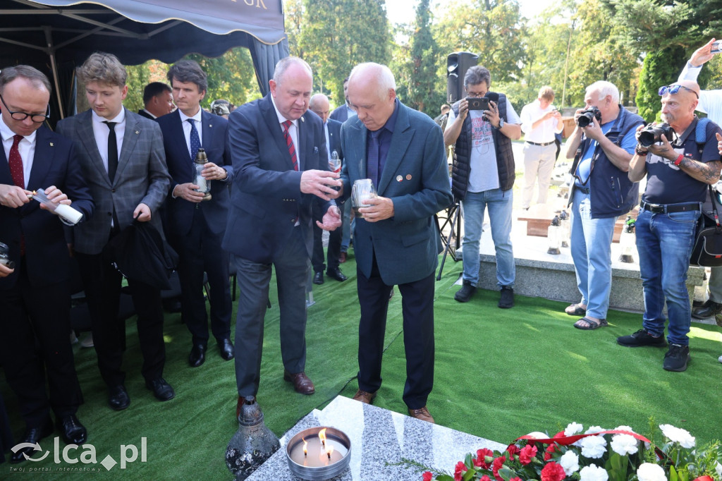 Tabliczka weterana odsłonięta na grobie