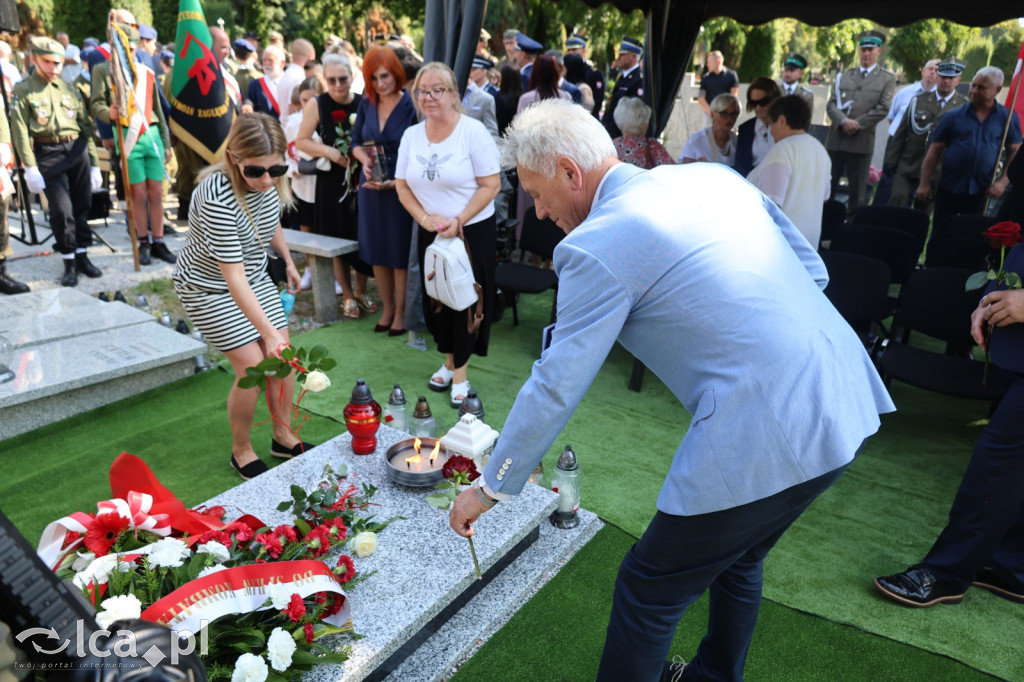 Tabliczka weterana odsłonięta na grobie