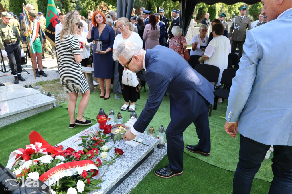 Tabliczka weterana odsłonięta na grobie