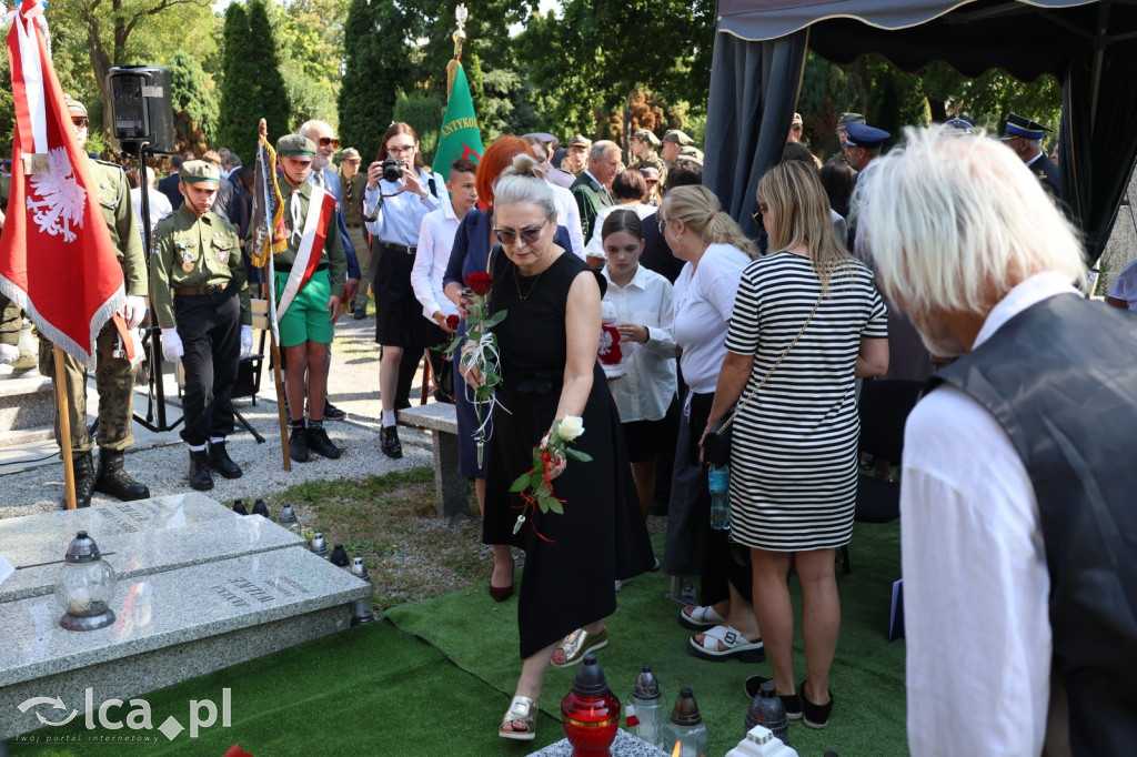 Tabliczka weterana odsłonięta na grobie