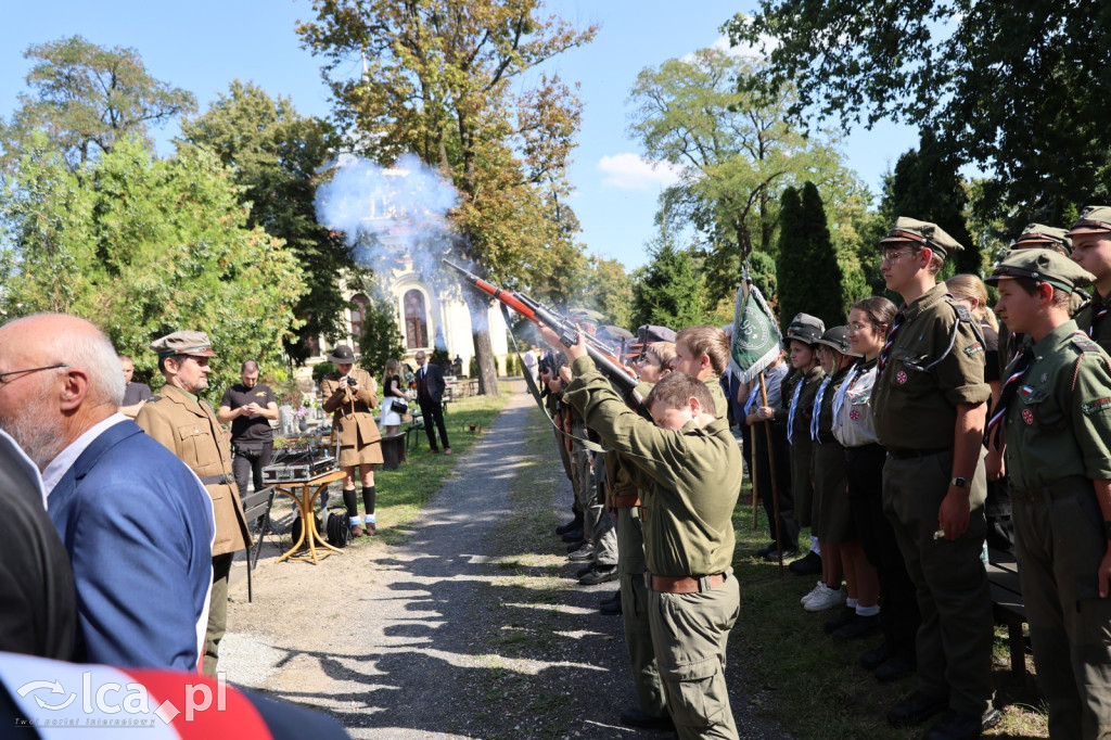 Tabliczka weterana odsłonięta na grobie