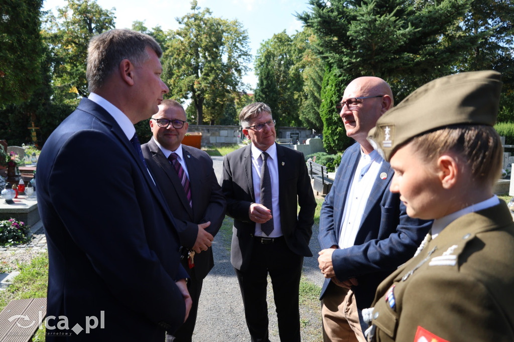 Tabliczka weterana odsłonięta na grobie