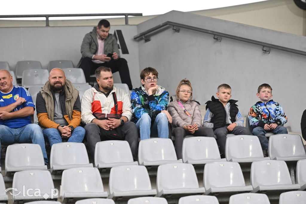 Tak kibice Miedzi wspierali dziś swoją drużynę