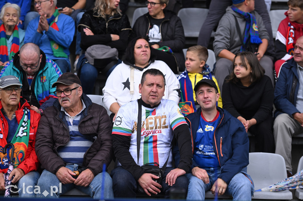 Tak kibice Miedzi wspierali dziś swoją drużynę