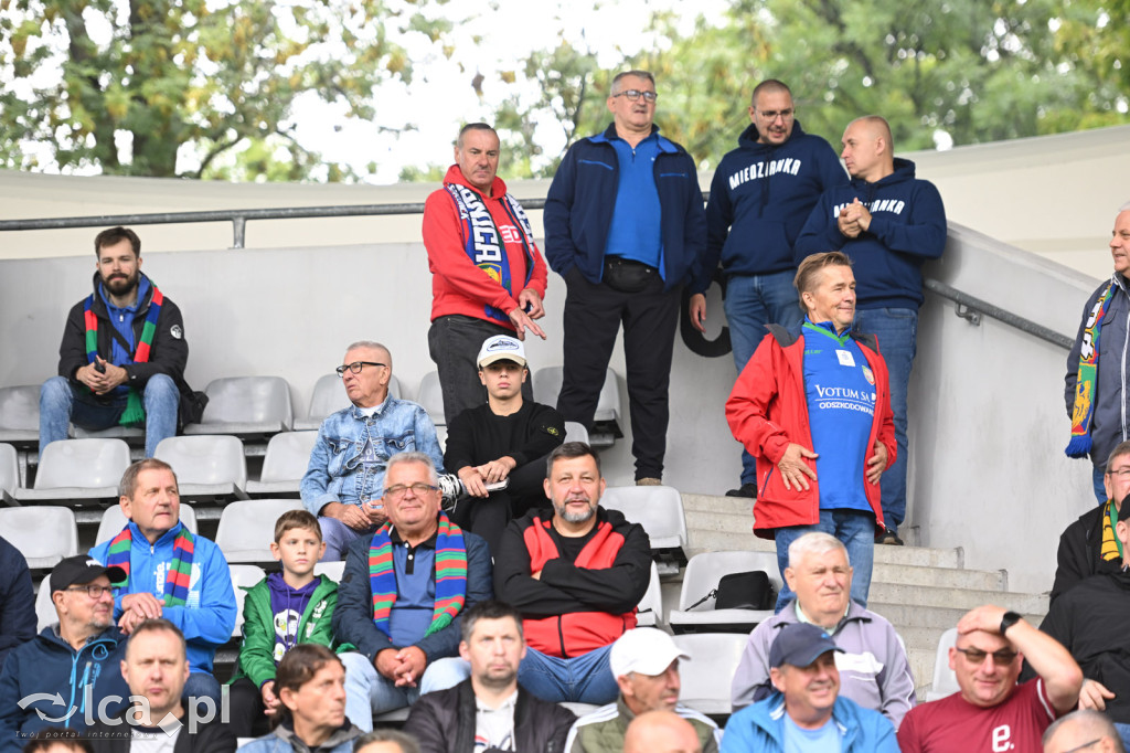 Tak kibice Miedzi wspierali dziś swoją drużynę