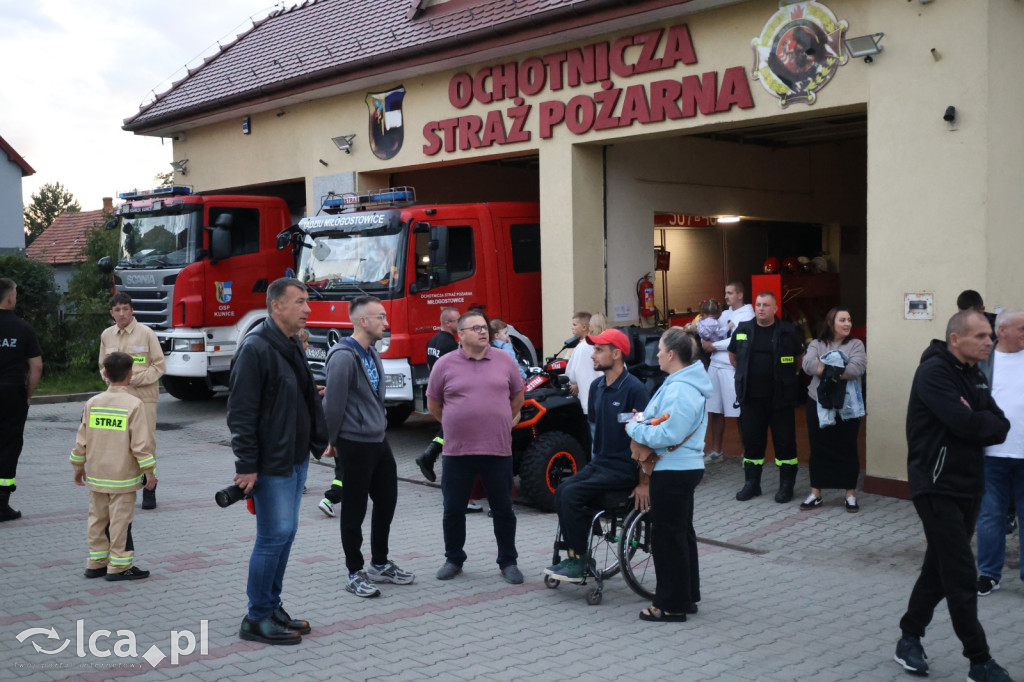 Nowy strażacki Mercedes w garażu OSP Kunice