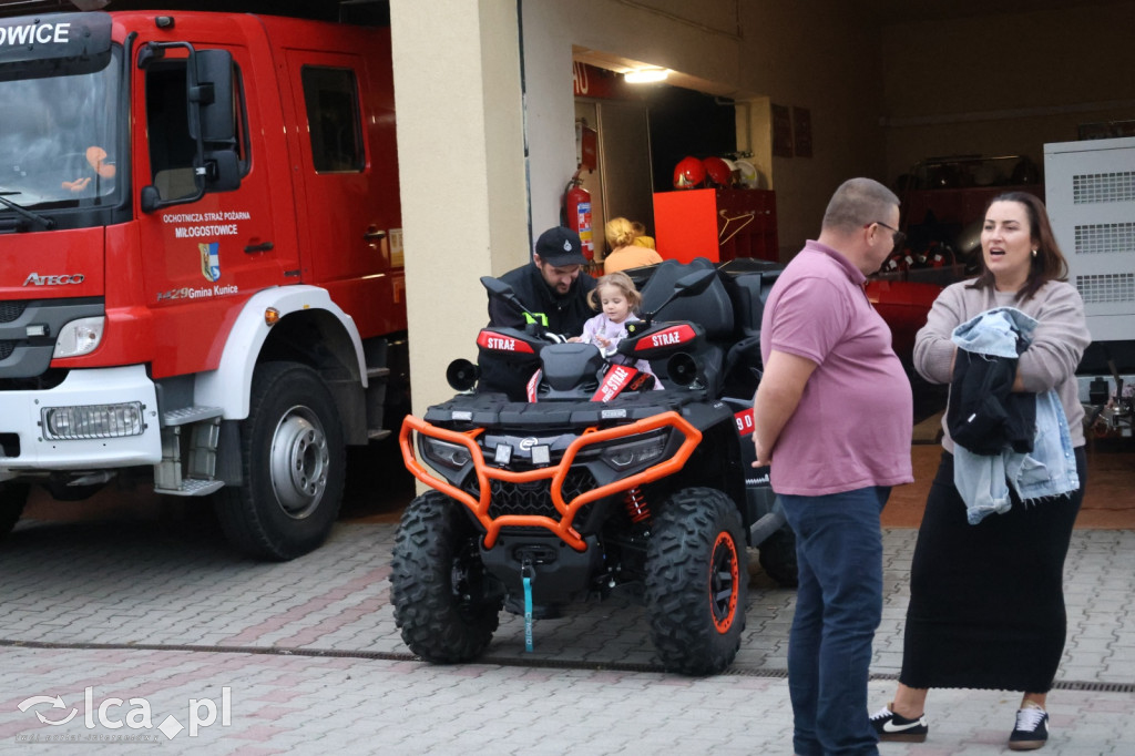 Nowy strażacki Mercedes w garażu OSP Kunice