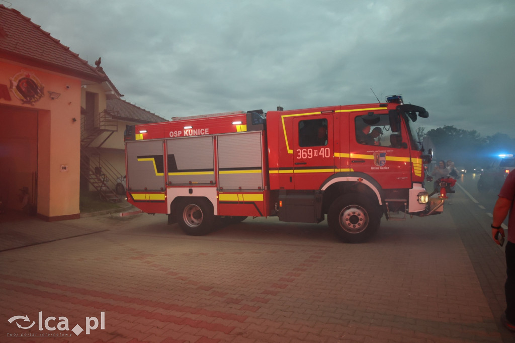Nowy strażacki Mercedes w garażu OSP Kunice