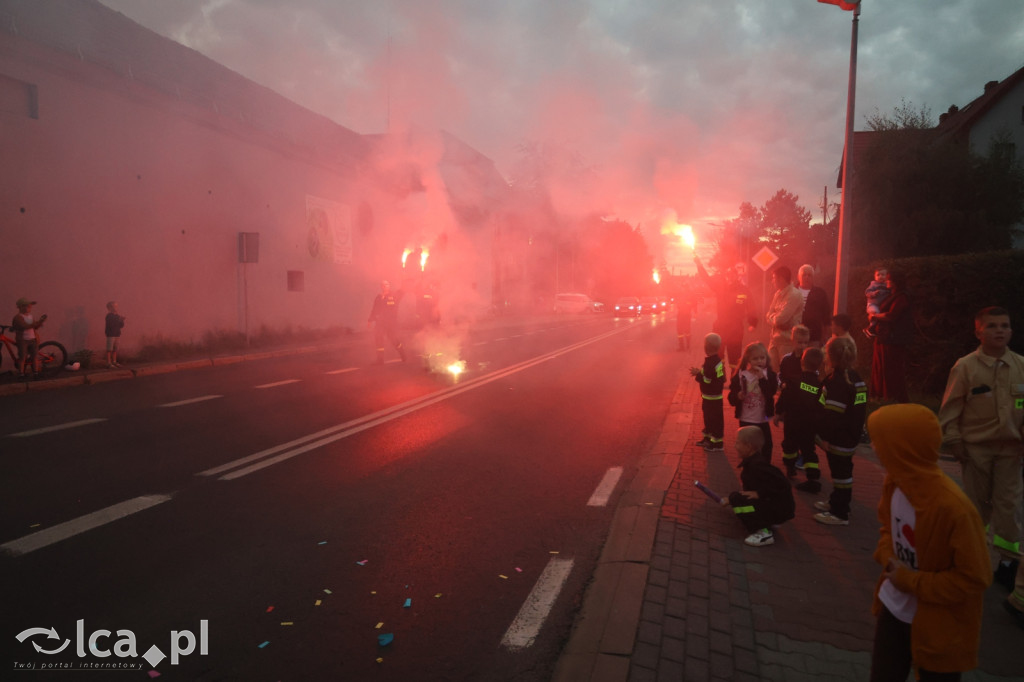 Nowy strażacki Mercedes w garażu OSP Kunice