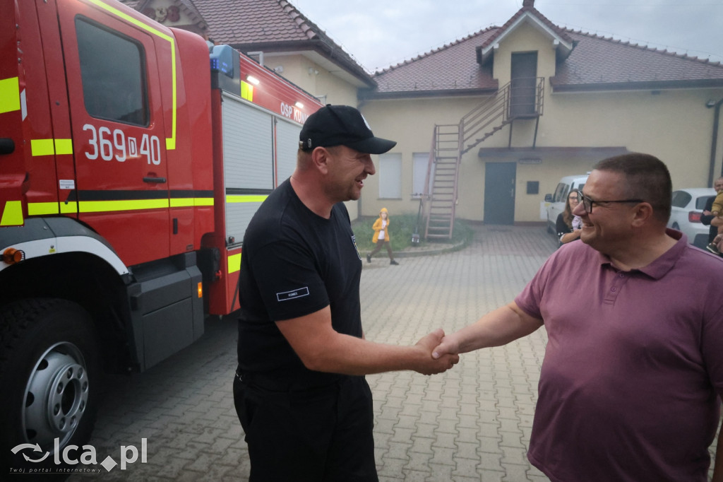 Nowy strażacki Mercedes w garażu OSP Kunice