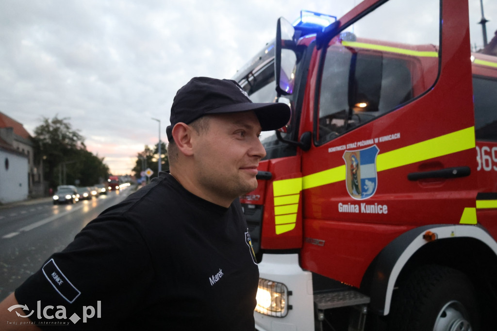 Nowy strażacki Mercedes w garażu OSP Kunice