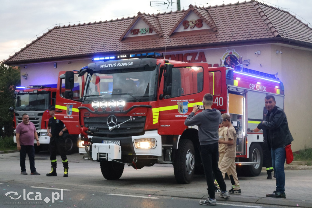 Nowy strażacki Mercedes w garażu OSP Kunice