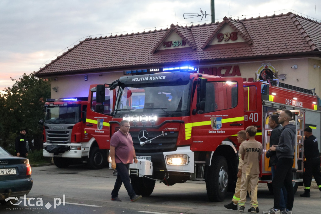Nowy strażacki Mercedes w garażu OSP Kunice