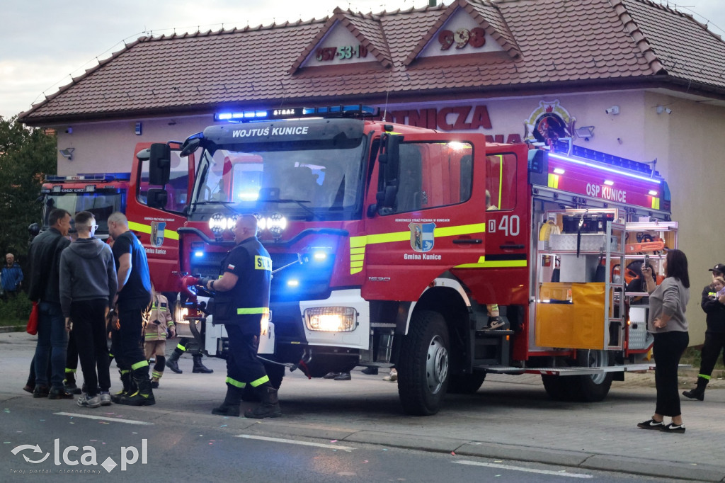 Nowy strażacki Mercedes w garażu OSP Kunice