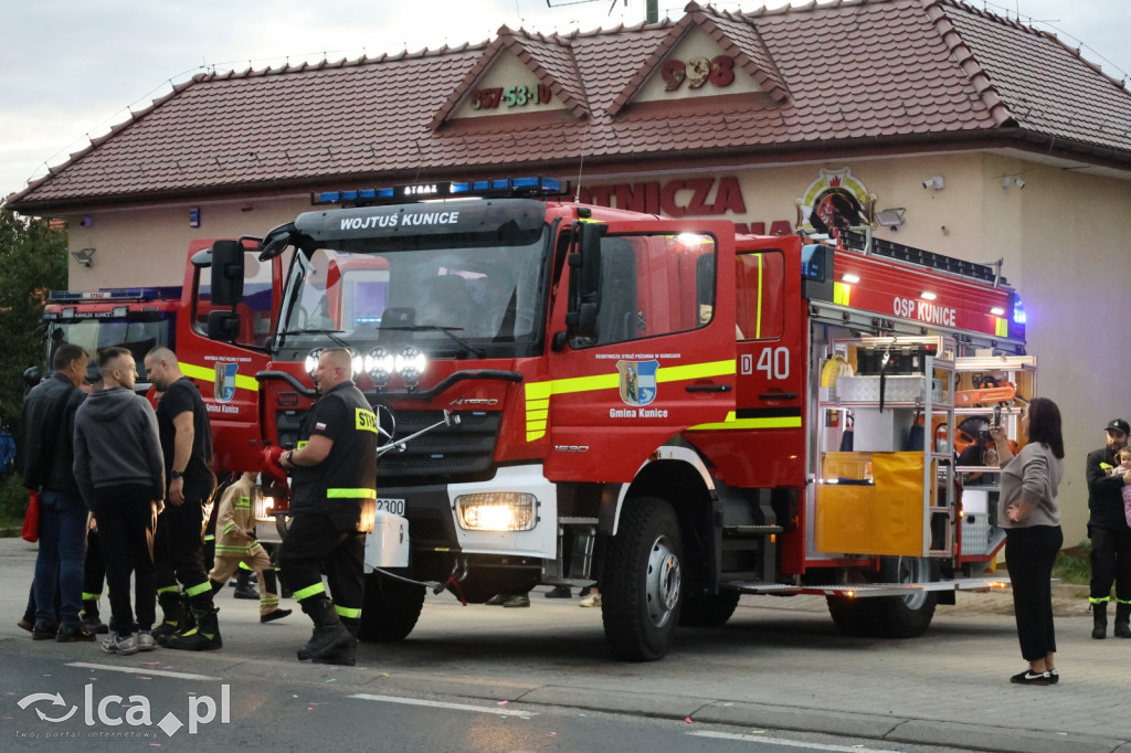 Nowy strażacki Mercedes w garażu OSP Kunice
