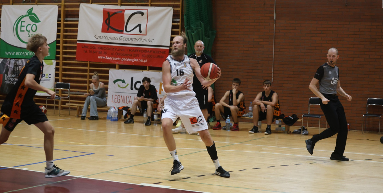 KS Basket Legnica rozgromił KKS Siechnice 113:52