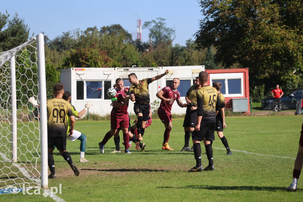 Zakaczawie Legnica pewnie ograło Victorię Niemstów