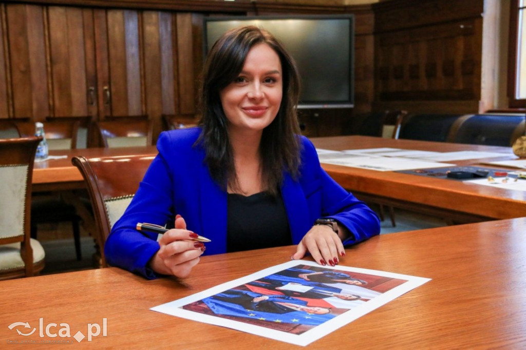 Nowa kapsuła czasu na wieży katedry w Legnicy