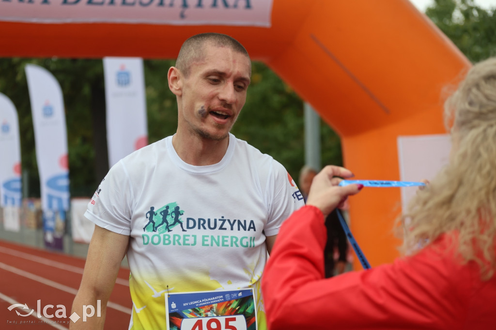 Znajdź się na zdjęciach z mety biegu