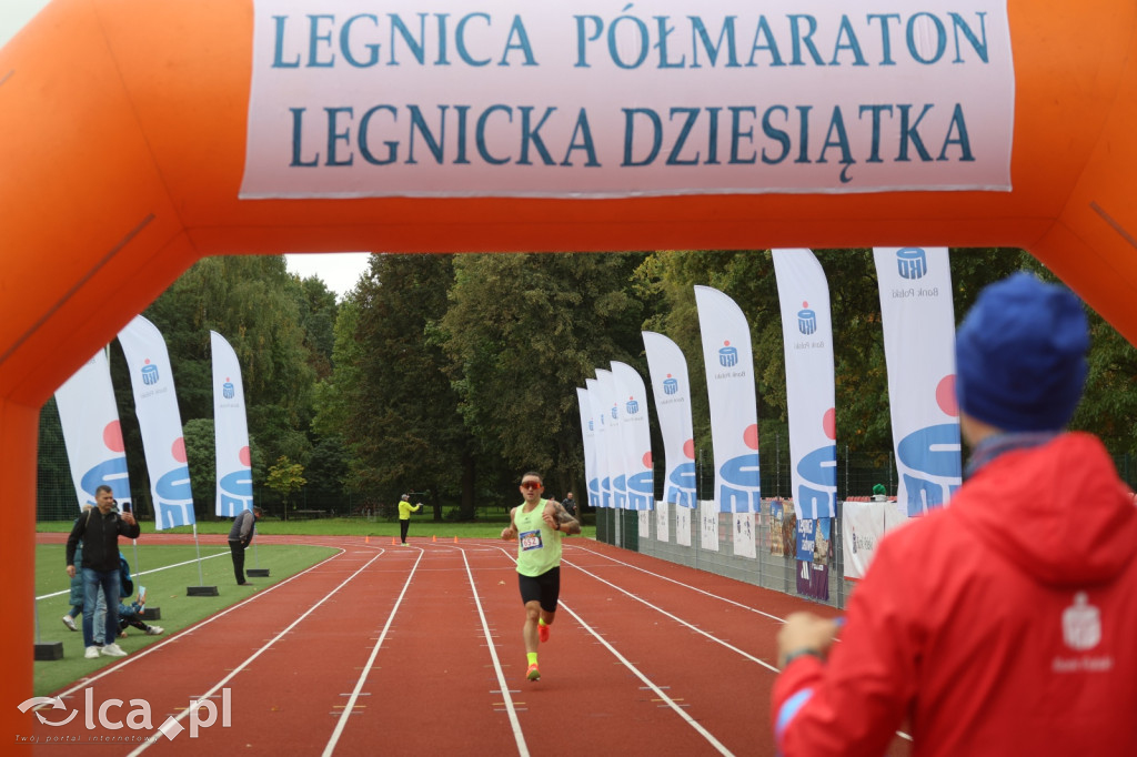 Znajdź się na zdjęciach z mety biegu