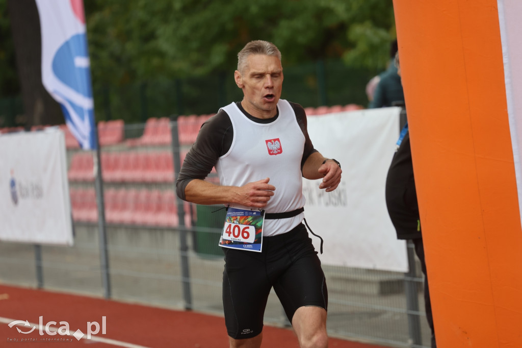 Znajdź się na zdjęciach z mety biegu