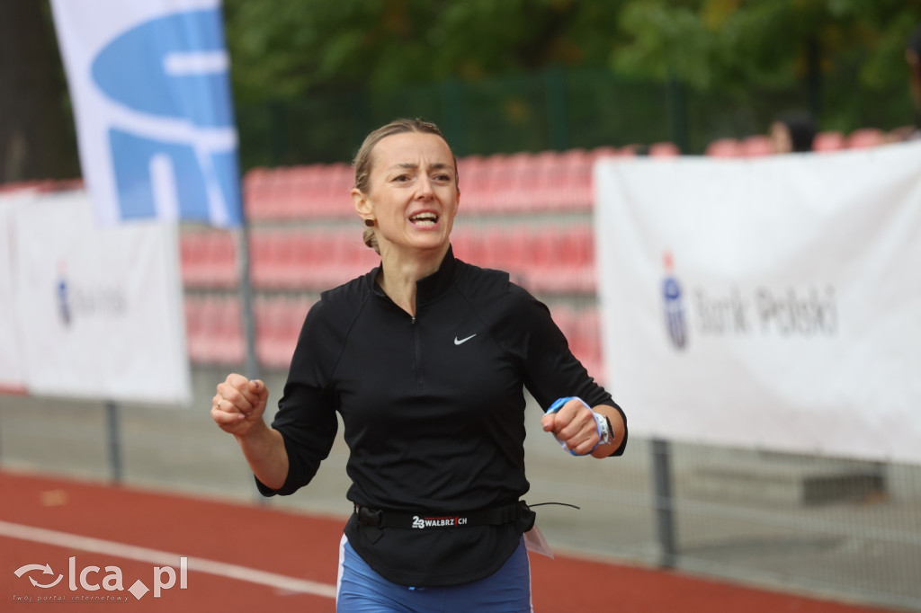 Znajdź się na zdjęciach z mety biegu