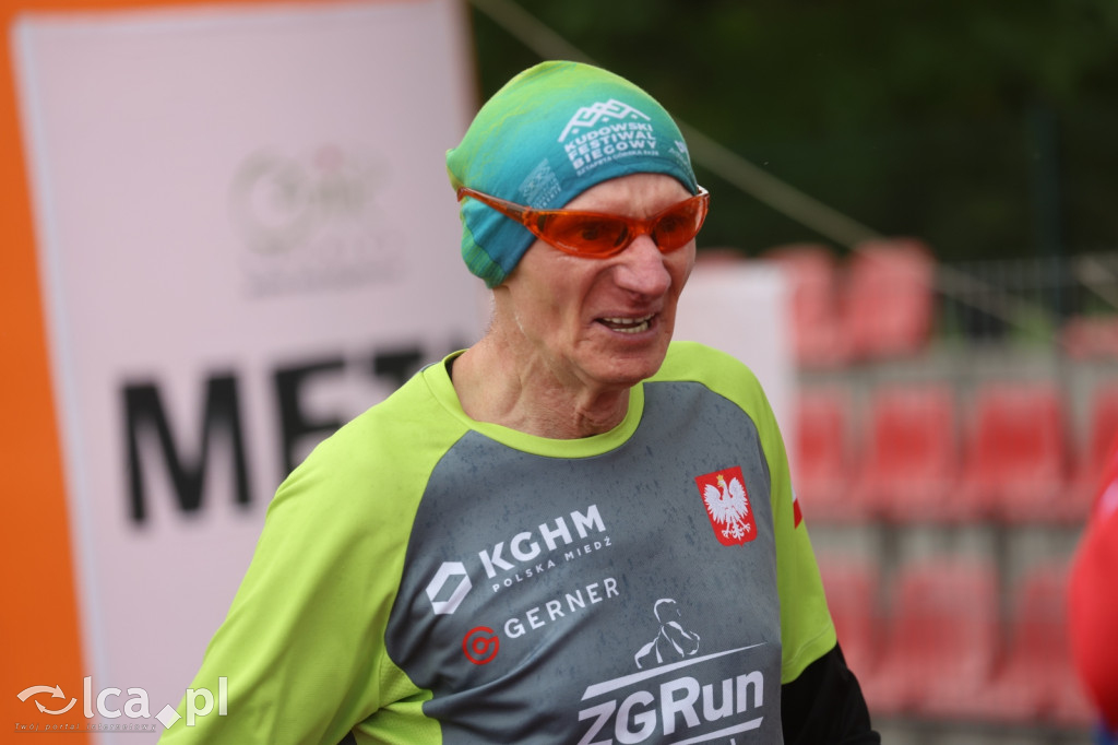 Znajdź się na zdjęciach z mety biegu