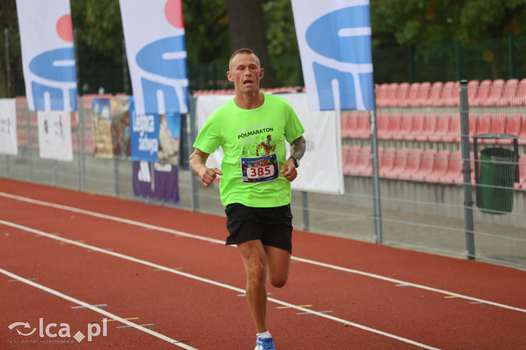 Znajdź się na zdjęciach z mety biegu