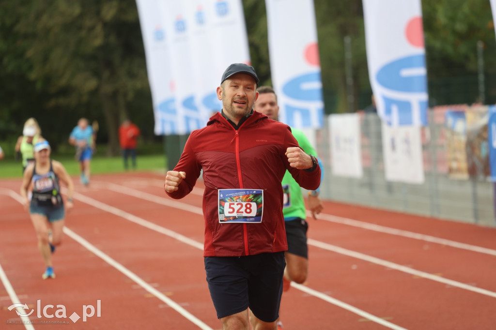 Znajdź się na zdjęciach z mety biegu