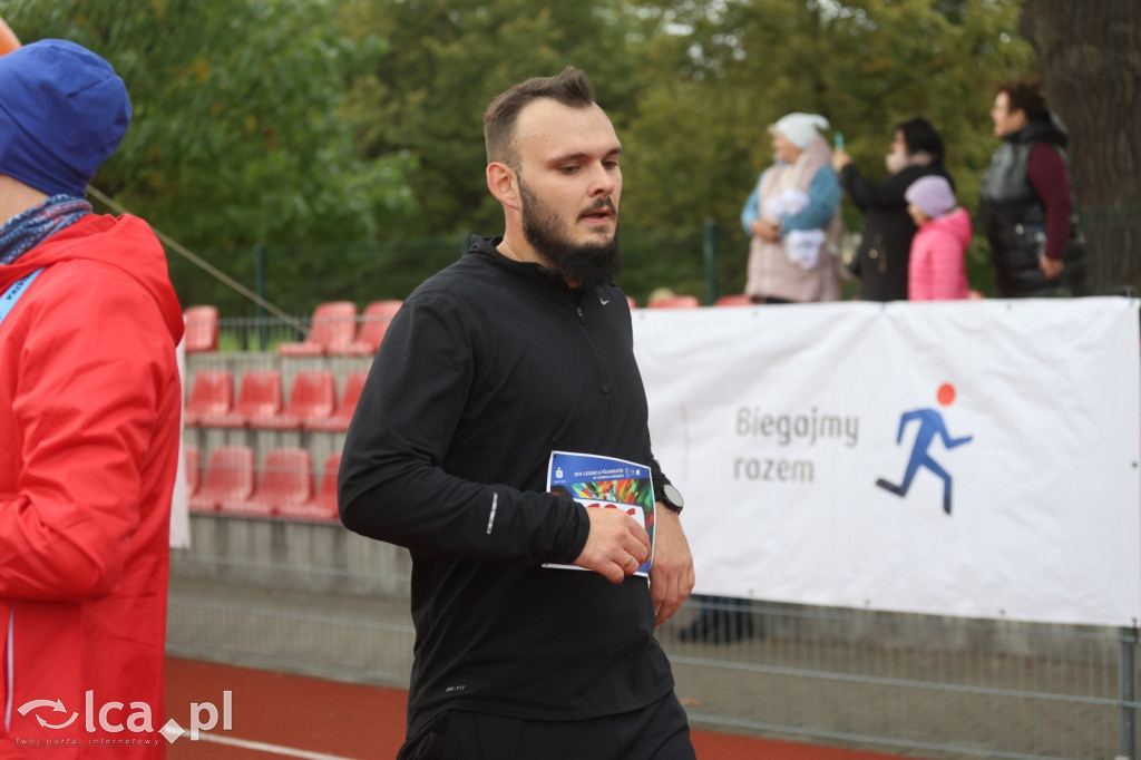 Znajdź się na zdjęciach z mety biegu